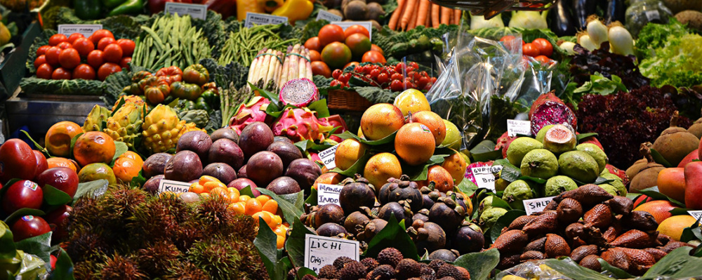 image: fruiets and vegetables at market