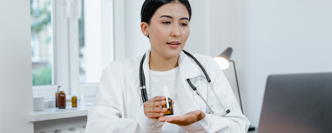 doctor talking to a patient on the computer screen