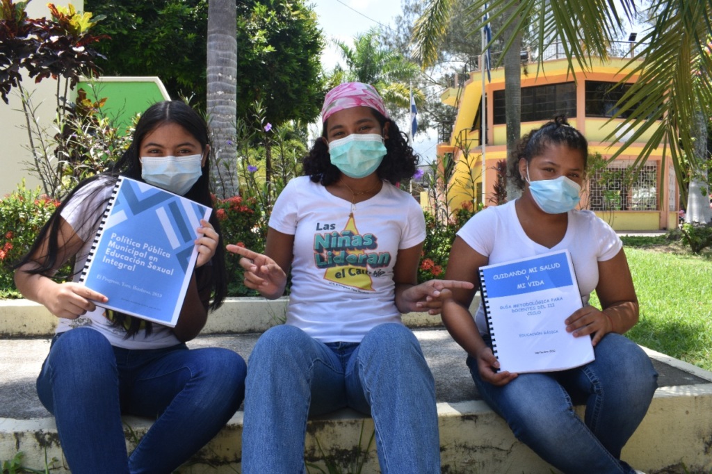 Rise Up girl leaders in front of the city hall in El Progreso, Honduras. 