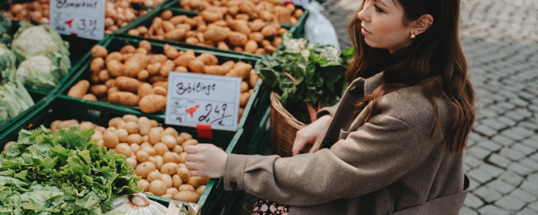 woman shopping for produce at farmers market