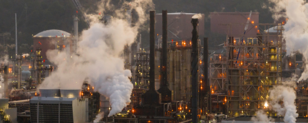 Oil Refinery in Richmond, CA by JasonDoiy from Getty Images Signature (Canva)