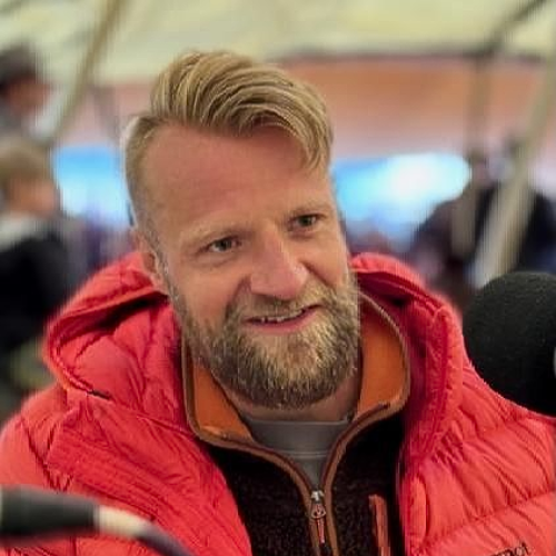 headshot of Dr. Stephan van Vliet