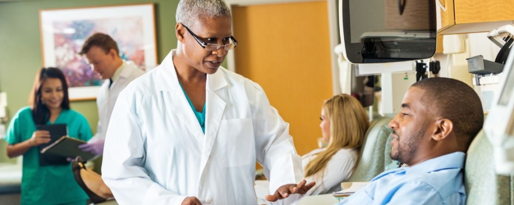 doctor with patient in emergency room